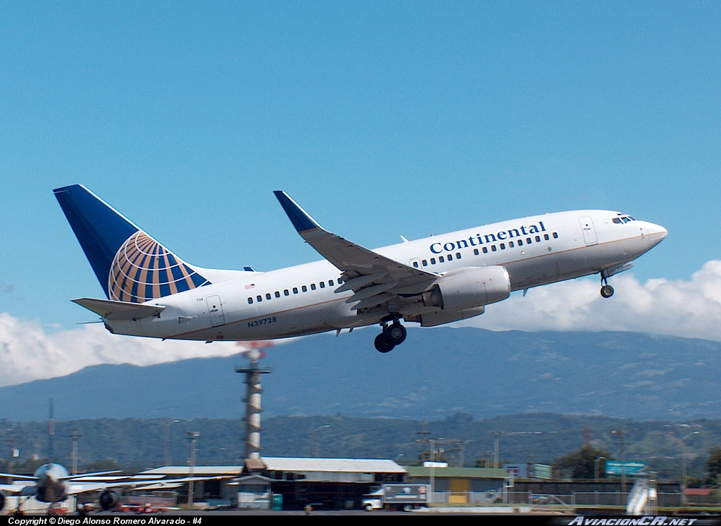 N39728 - Boeing 737-724 - Continental Airlines