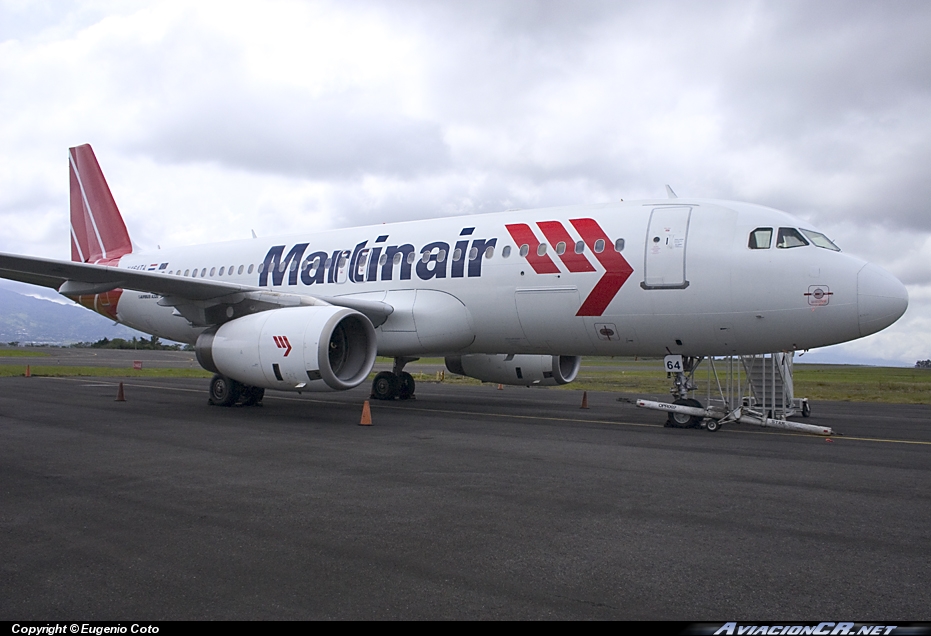N464TA - Airbus A320-233 - Martinair