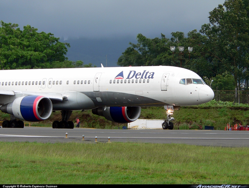 N661DN - Boeing 757-232 - Delta Air Lines