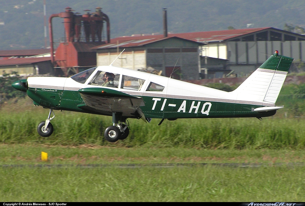 TI-AHQ - Piper PA-28-180 Cherokee D - Aerotica Escuela de Aviación