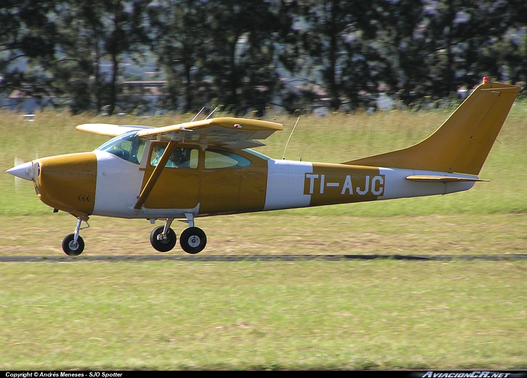 TI-AJC - Cessna 182J Skylane - Privado