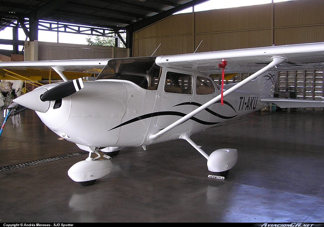 TI-AKU - Cessna R172K Hawk XP II - Aerotica Escuela de Aviación