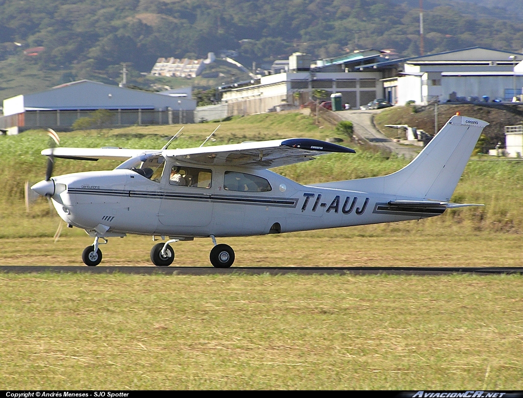 TI-AUJ - Cessna T210M Centurion II - Privado