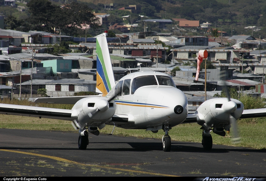 TI-AVL - Piper PA-23-250 Aztec D - Privado