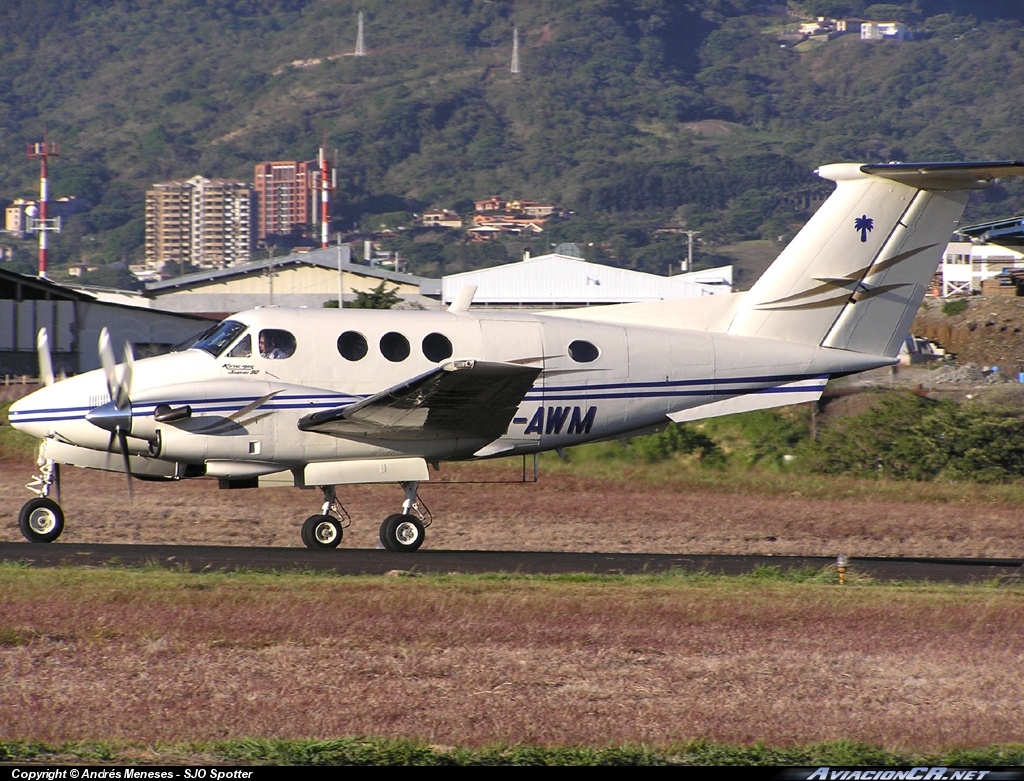 TI-AWM - Beechcraft King Air F90 - Privado