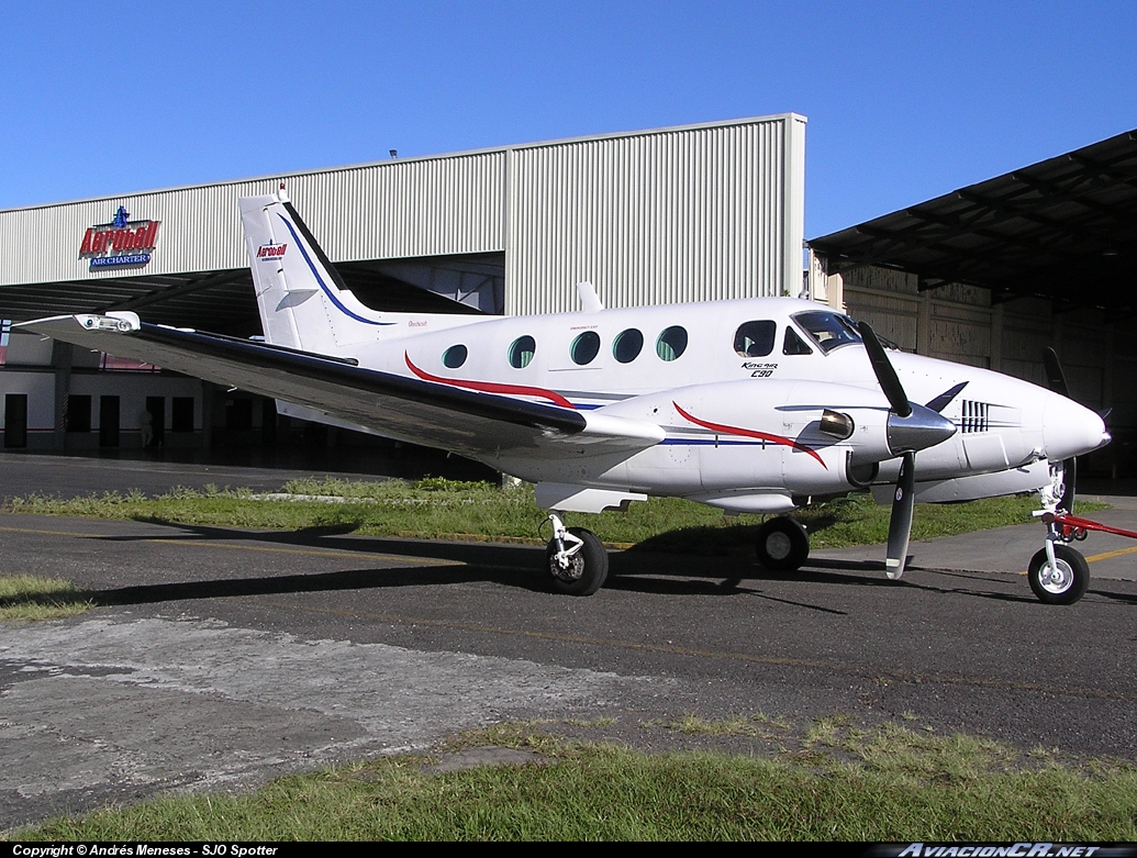 TI-AZO - Beechcraft King Air E90 - Aerobell