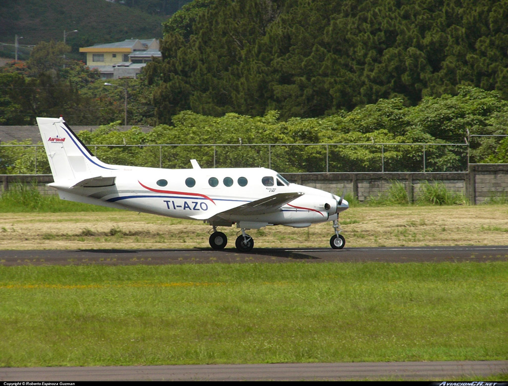 TI-AZO - Beechcraft King Air E90 - Aerobell