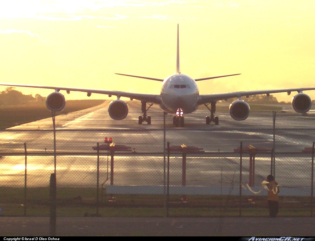 EC-IQR - Airbus A340-642 - Iberia