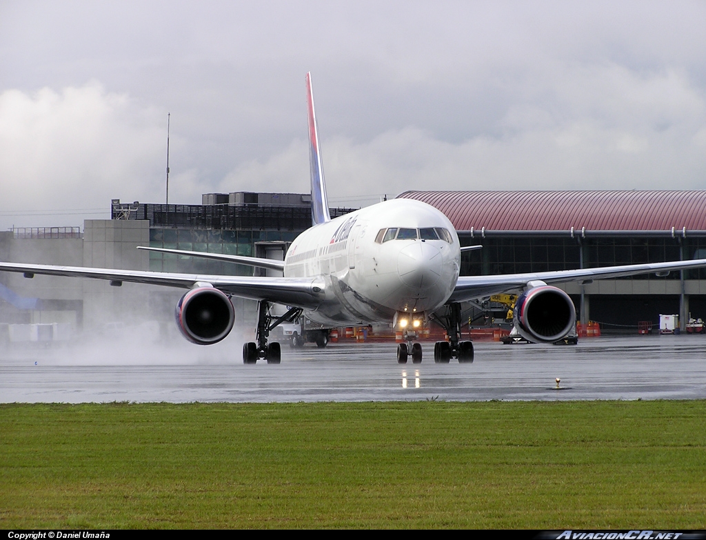 N111DN - Boeing 767-232 - Delta Air Lines