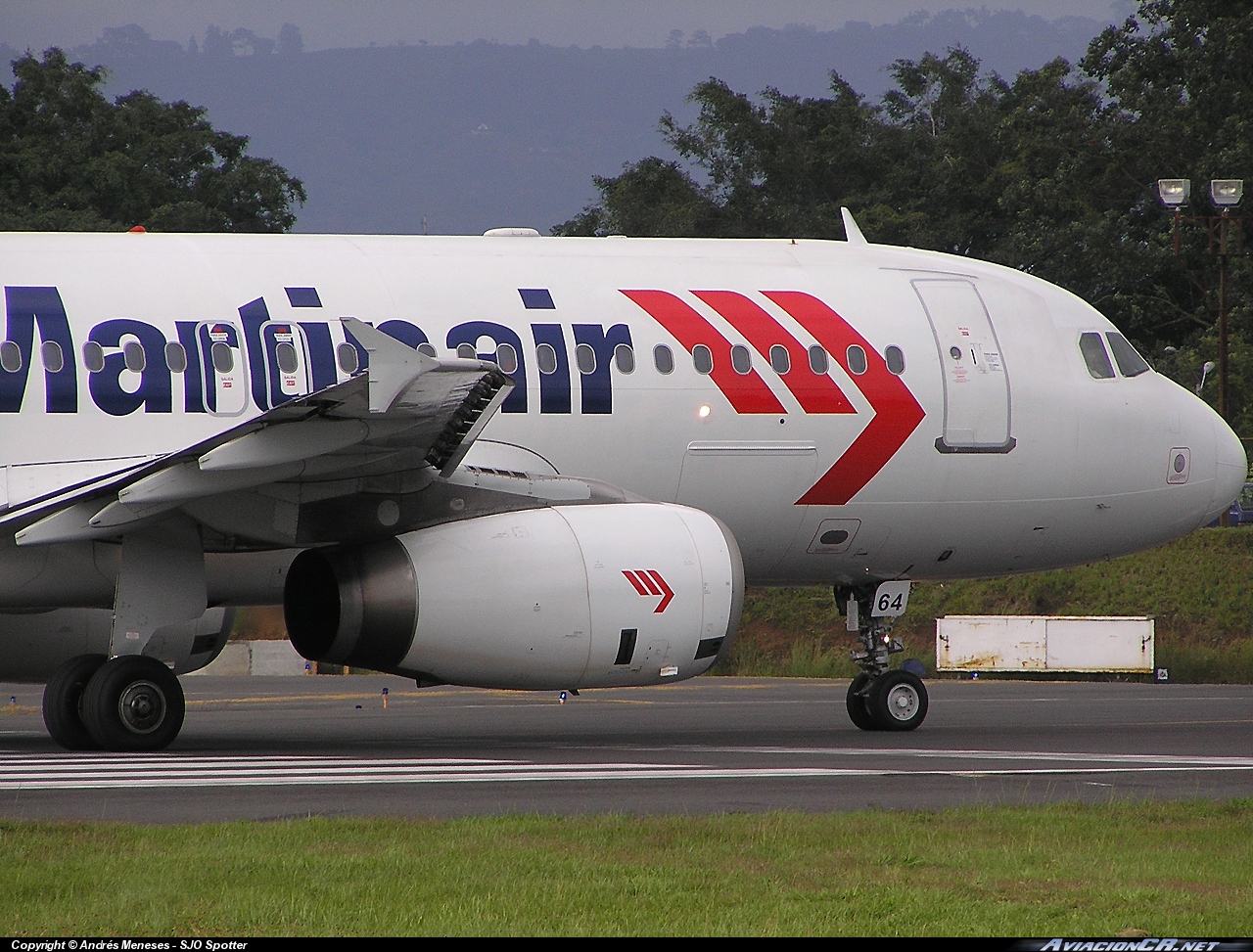 N464TA - Airbus A320-233 - Martinair