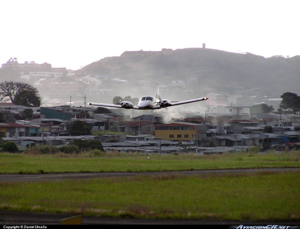 TI-ALH - Piper PA-34-200T Seneca II - ECDEA - Escuela Costarricense de Aviación