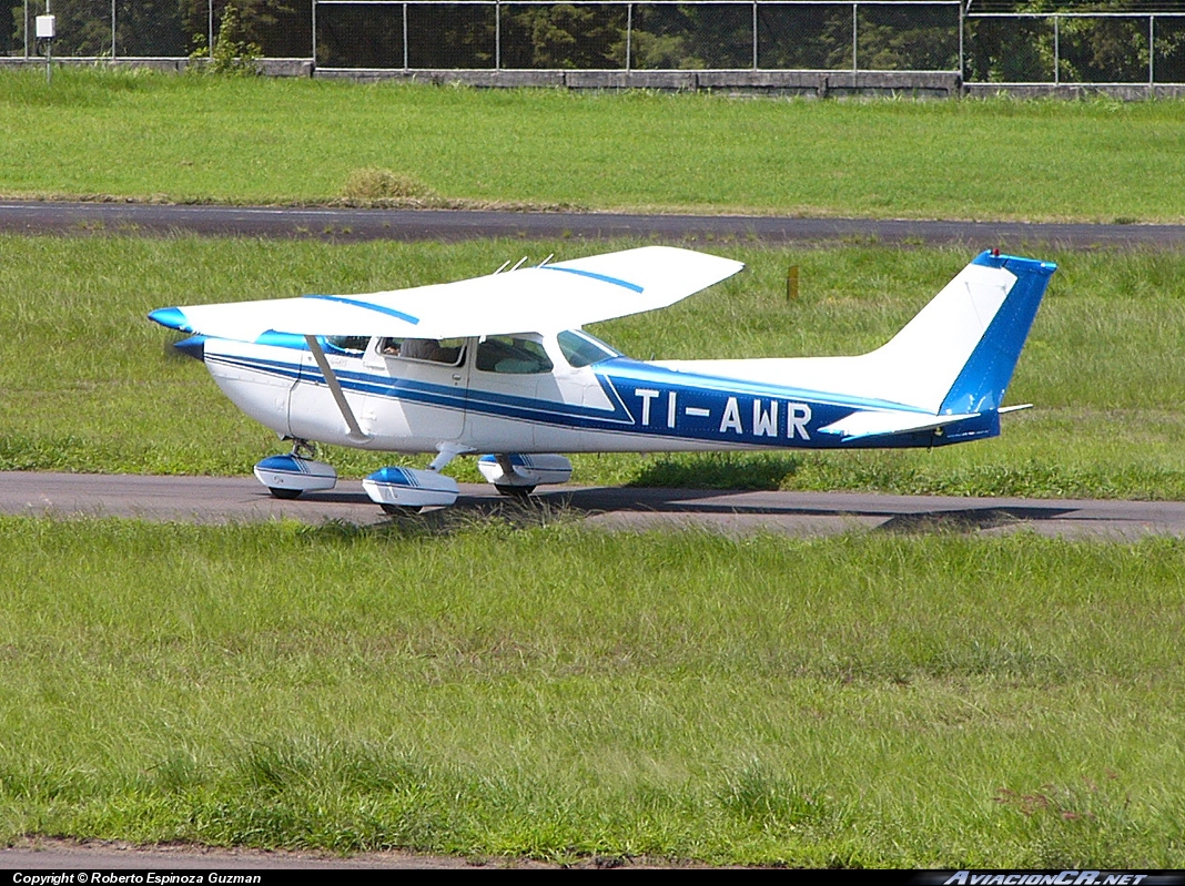 TI-AWR - Cessna 172 - Privado