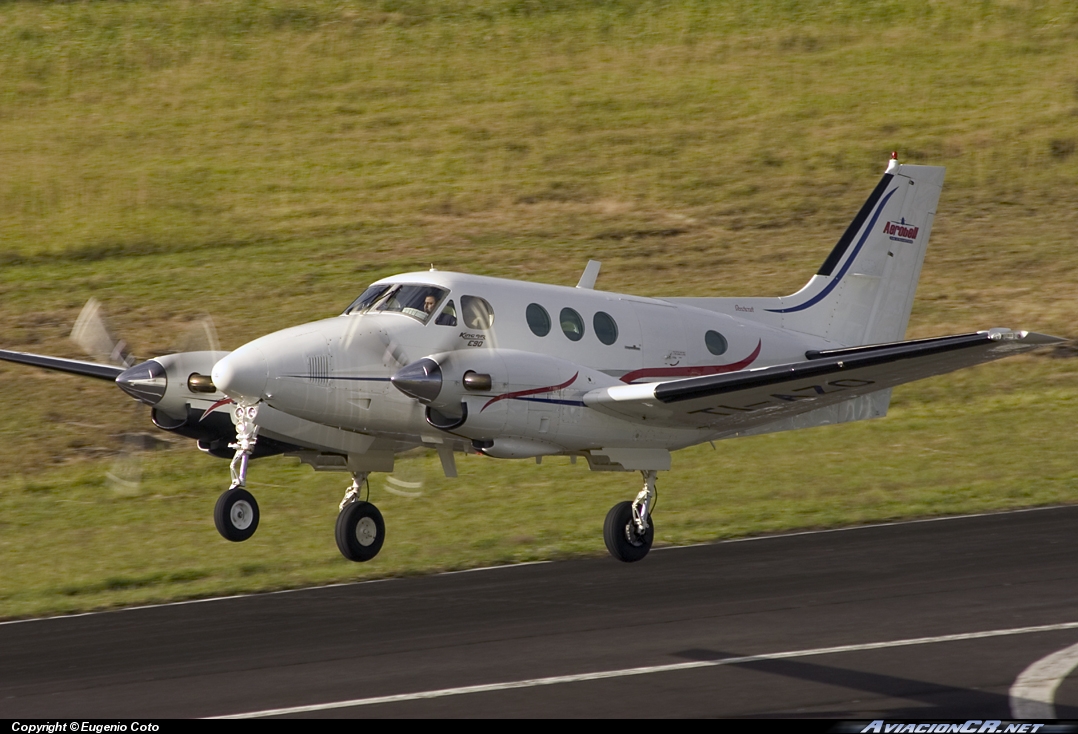 TI-AZO - Beechcraft King Air E90 - Aerobell