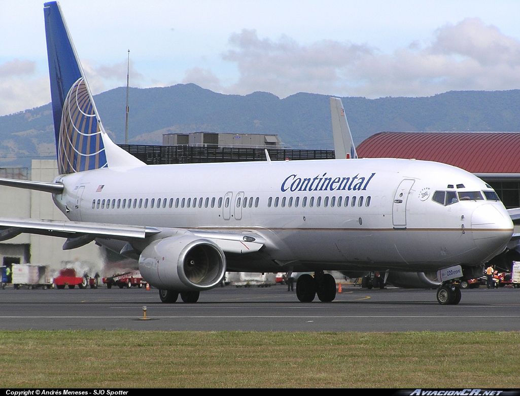 N18220 - Boeing 737-824 - Continental Airlines