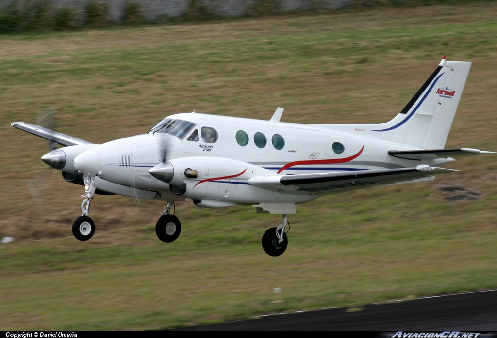 TI-AZO - Beechcraft King Air E90 - Aerobell