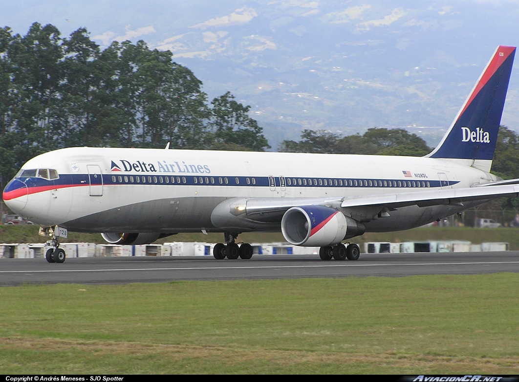 N128DL - Boeing 767-332 - Delta Air Lines