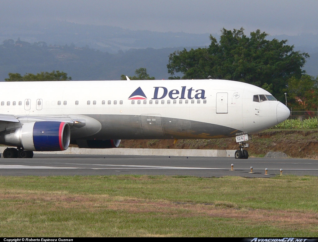 N124DE - Boeing 767-332 - Delta Air Lines