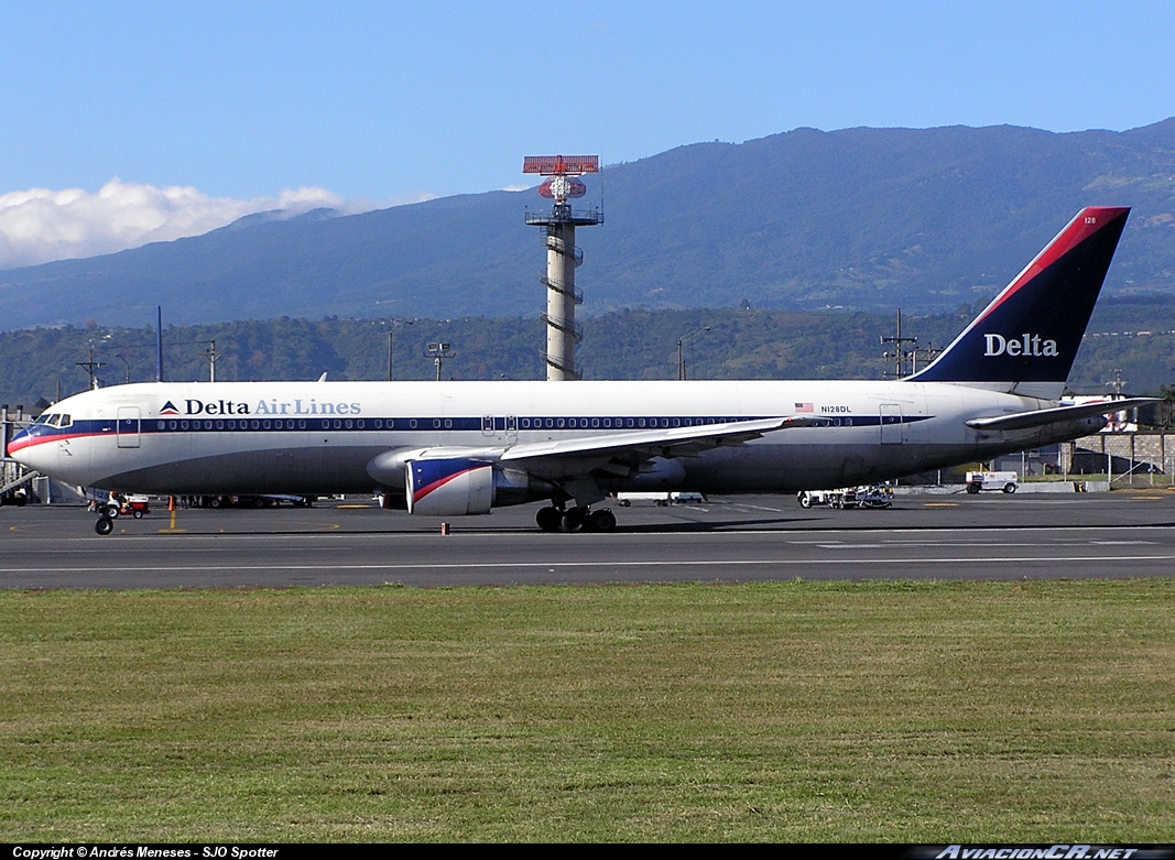 N128DL - Boeing 767-332 - Delta Air Lines