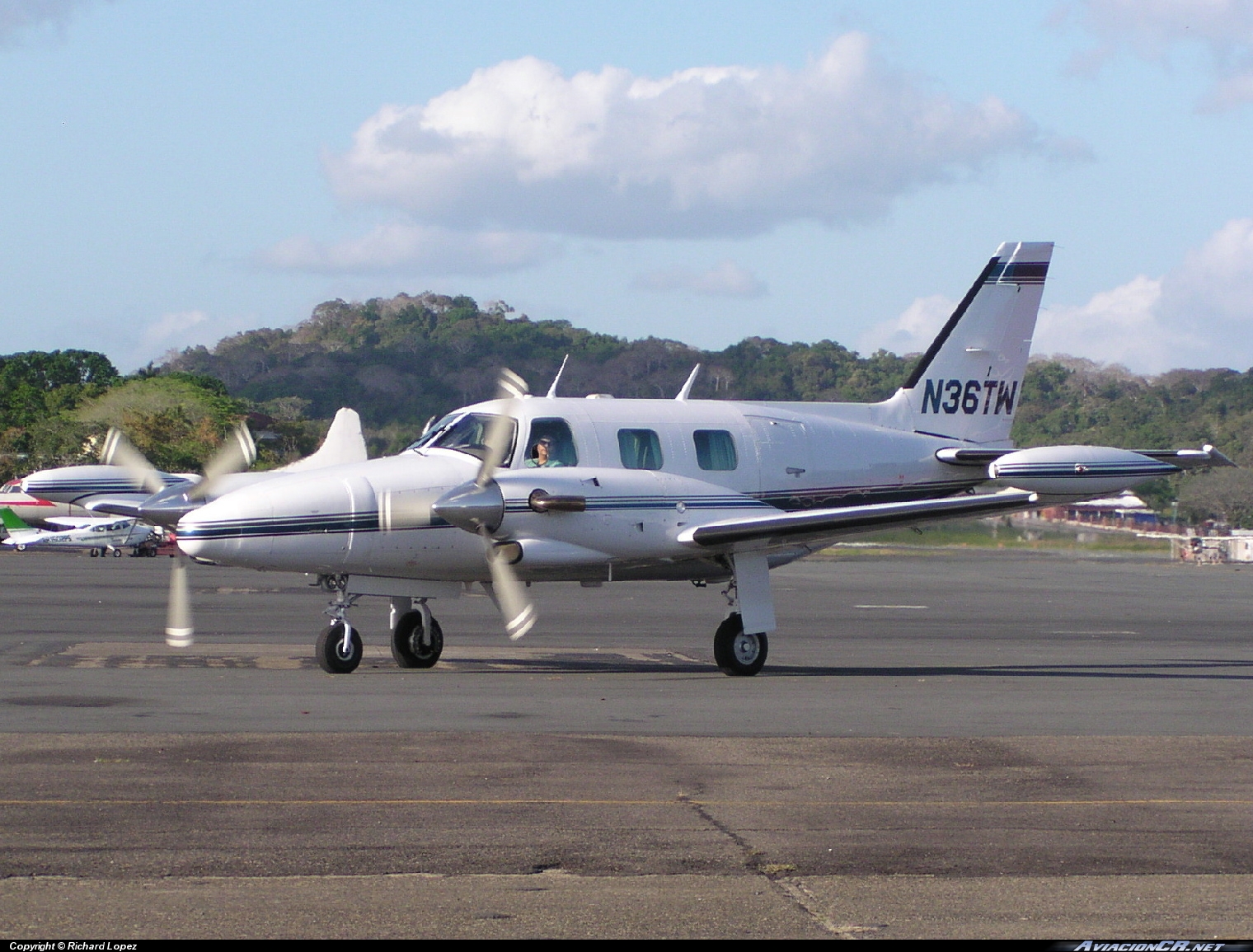 N36TW - Piper PA-31T Cheyenne II - Privado