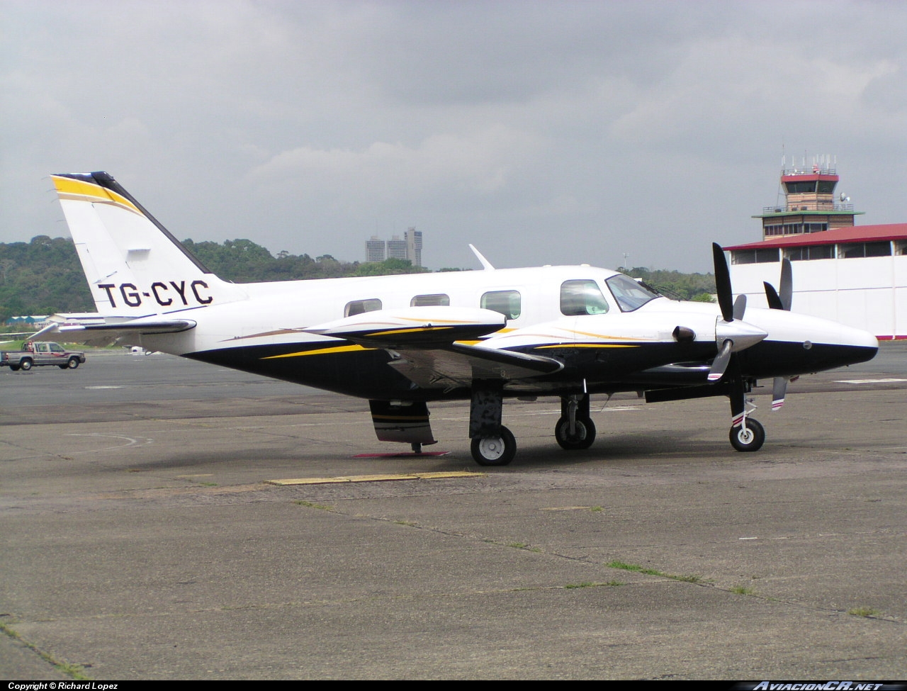 TG-CYC - Piper PA-31T Cheyenne II - Privado