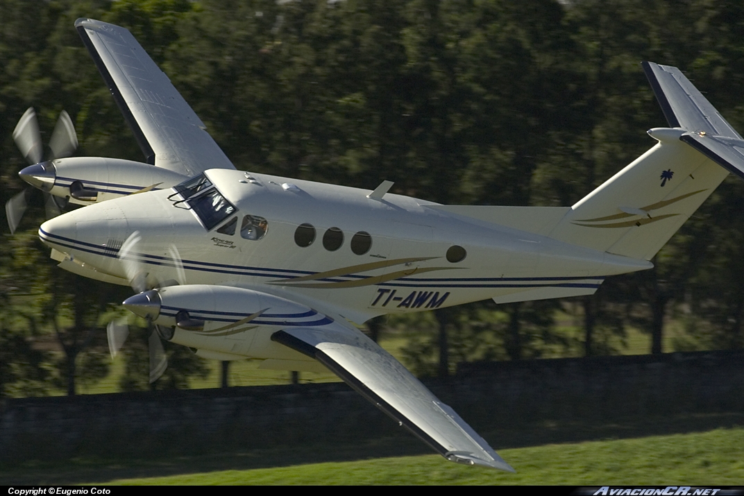TI-AWM - Beechcraft King Air F90 - Privado