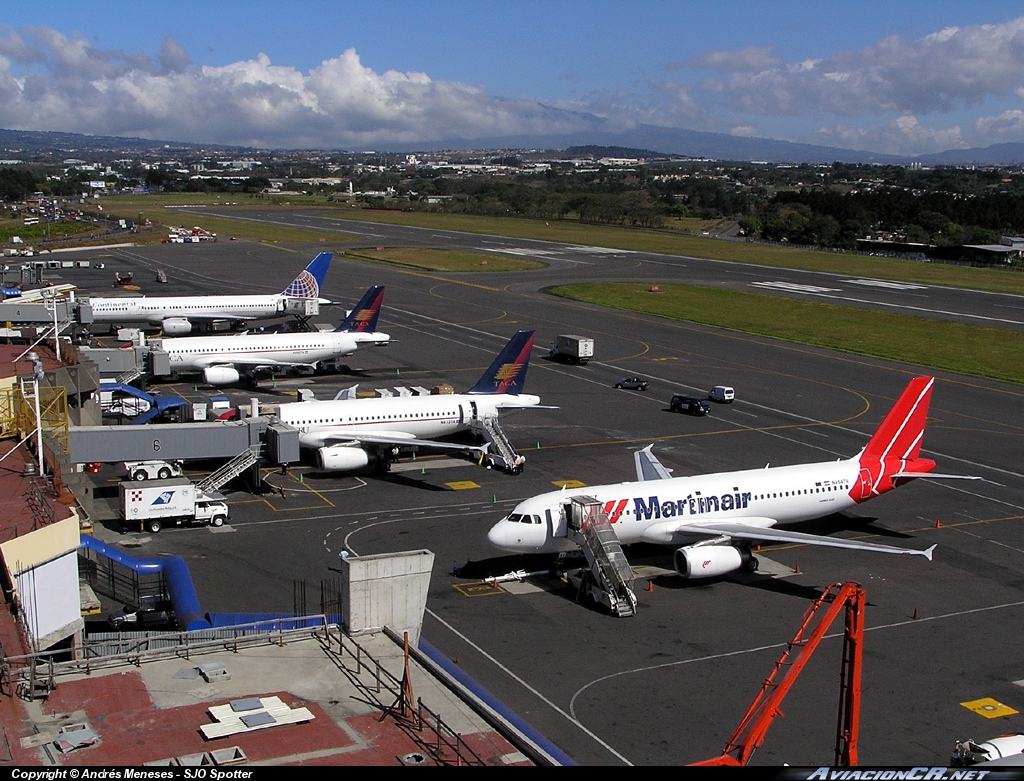 N464TA - Airbus A320-233 - Martinair