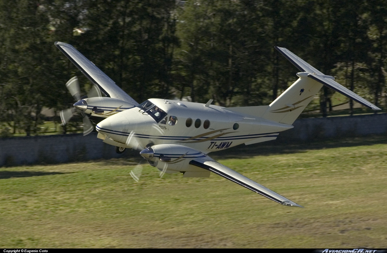 TI-AWM - Beechcraft King Air F90 - Privado