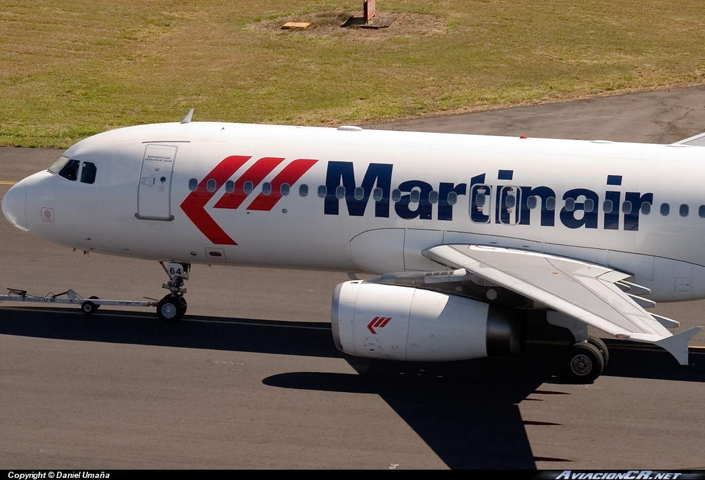 N464TA - Airbus A320-233 - Martinair