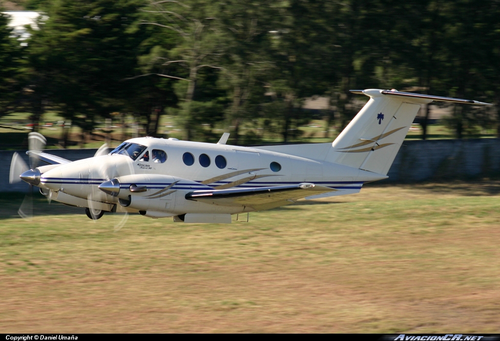 TI-AWM - Beechcraft King Air F90 - Privado