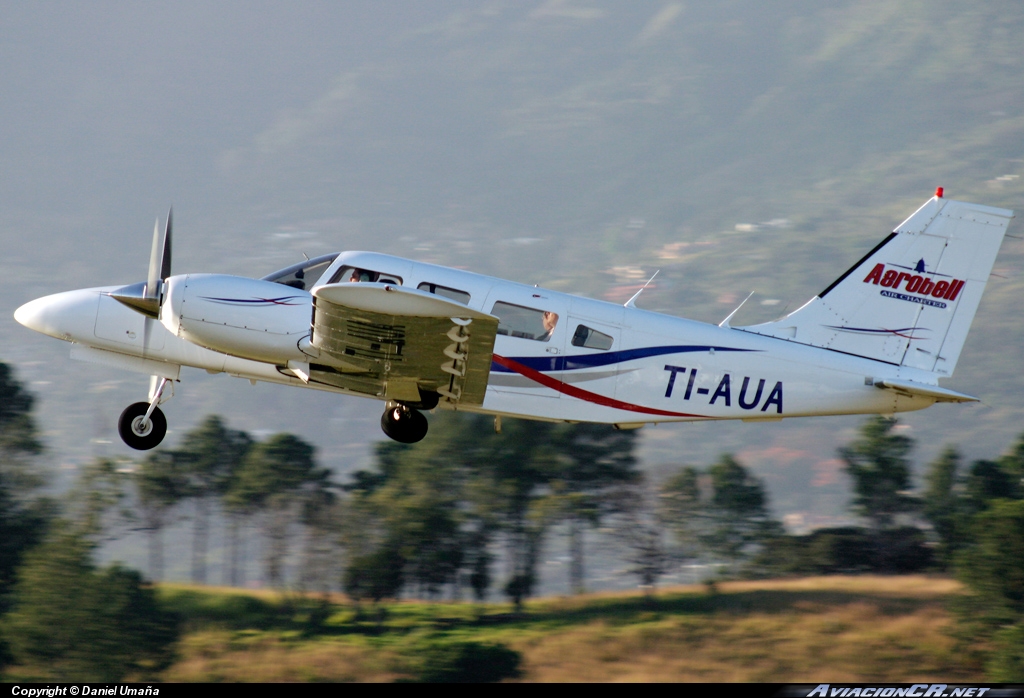 TI-AUA - Piper PA-34-200T Seneca II - Aerobell