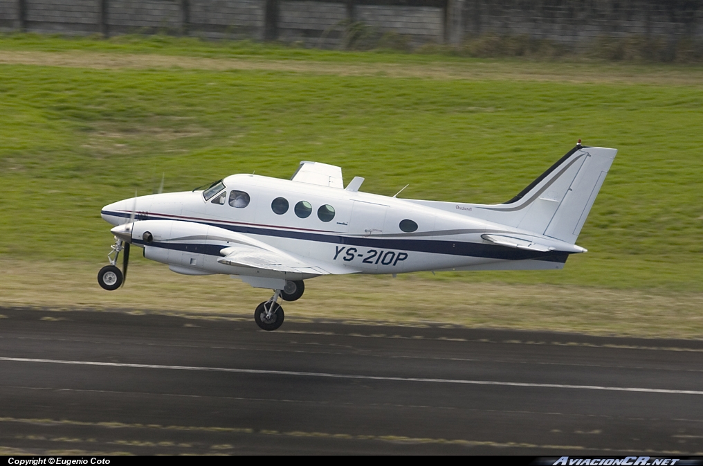 YS210P - BEECHCRAFT BE9L - Privado