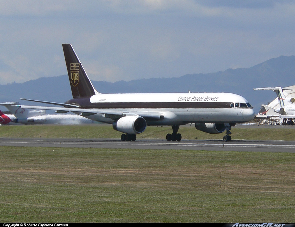 N460UP - Boeing 757-24APF - UPS - United Parcel Service