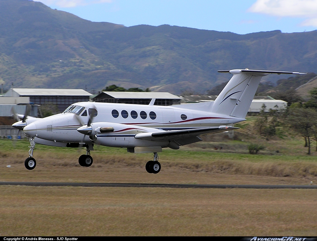 TI-TCT - Beechcraft Super King Air B200 - Privado (Teletica)