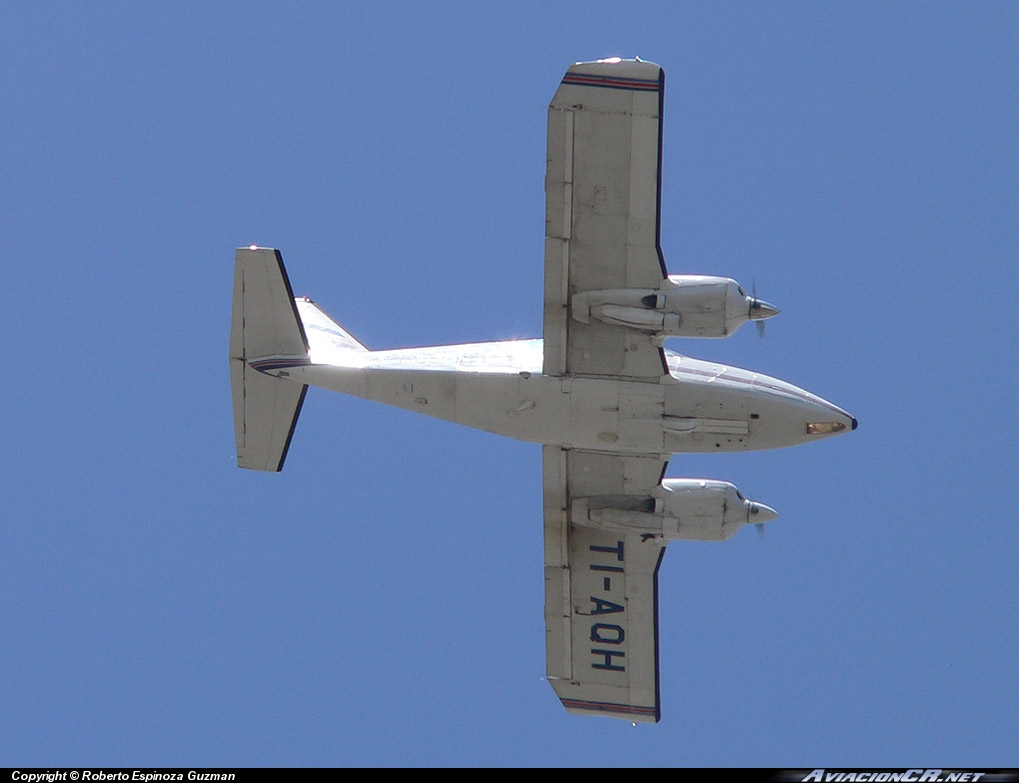 TI-AQH - Piper PA-23-250 Aztec F - ATASA