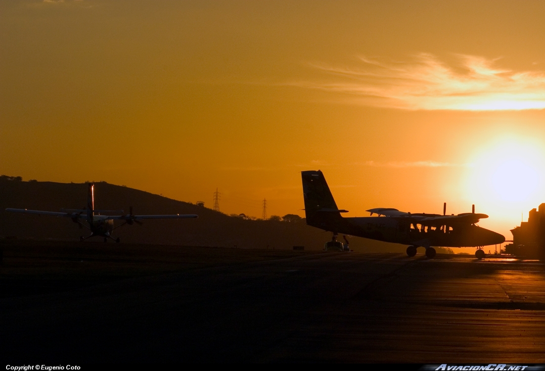 TI-AZC - De Havilland Canada DHC-6-300 Twin Otter - Nature Air