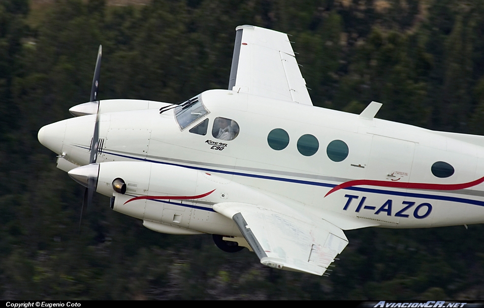 TI-AZO - Beechcraft King Air E90 - Aerobell