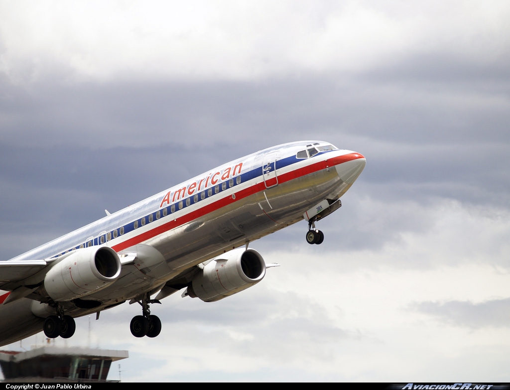  - Boeing 737-800 - American Airlines