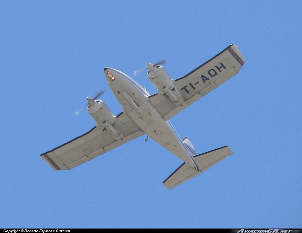 TI-AQH - Piper PA-23-250 Aztec F - Aviones Taxi Aéreo S.A (ATASA)