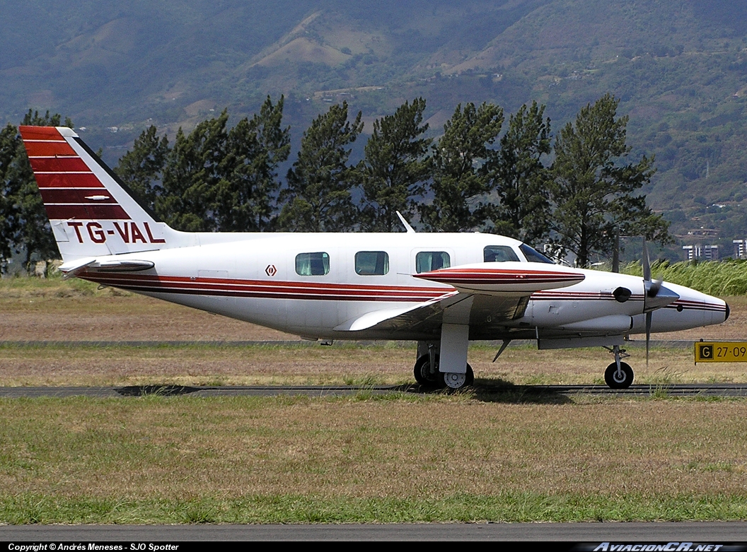 TG-VAL - Piper PA-31T Cheyenne II - Privado