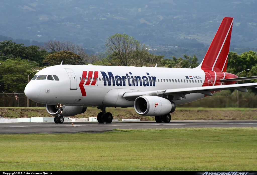 N464TA - Airbus A320-233 - Martinair