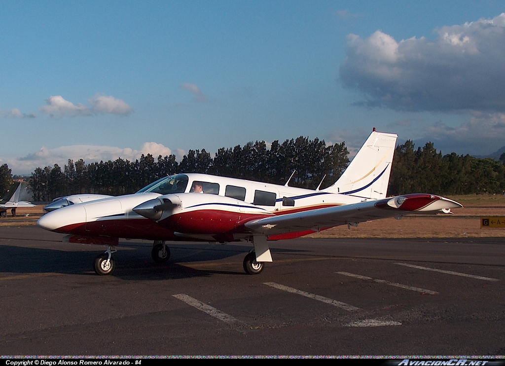 TI-ALH - Piper PA-34-200T Seneca II - ECDEA - Escuela Costarricense de Aviación