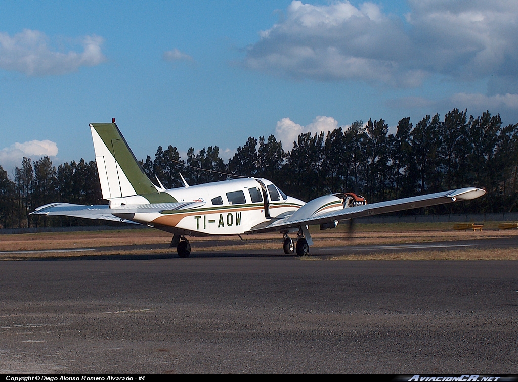 TI-AOW - Piper PA-34-200T - TACSA