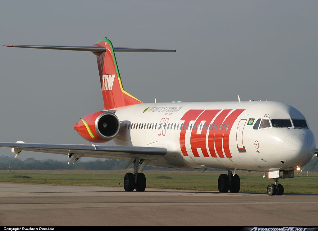 PT-MQJ - Fokker F-100 - TAM