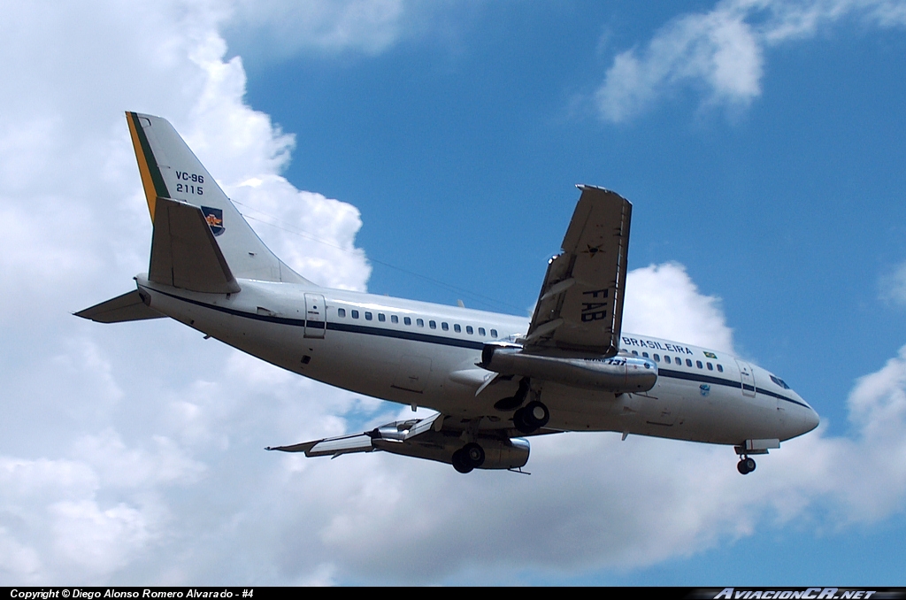FAB2115 - Boeing VC-96 (737-2N3/Adv) - Fuerza Aérea Brazileña