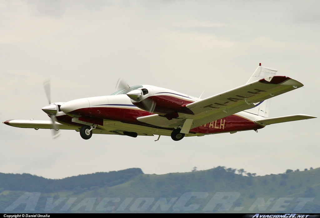 TI-ALH - Piper PA-34-200T Seneca II - ECDEA - Escuela Costarricense de Aviación