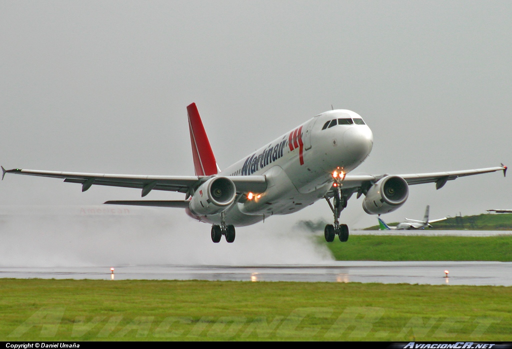 N464TA - Airbus A320-233 - Martinair