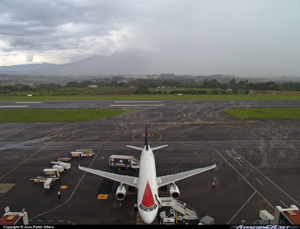 N484TA - Airbus A320-233 - TACA