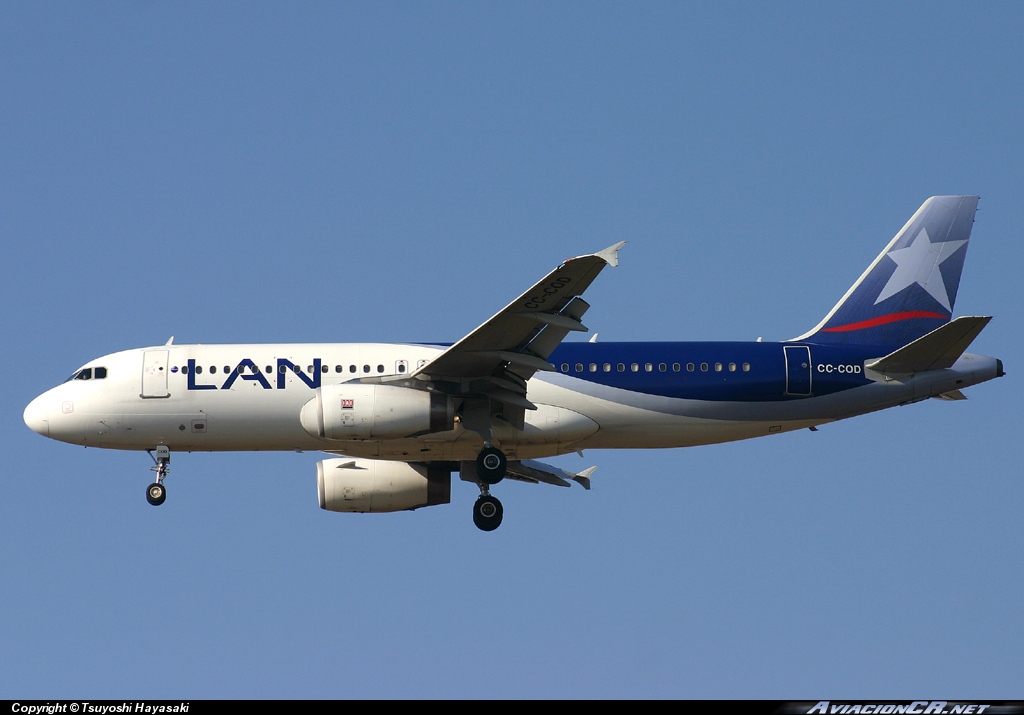CC-COD - Airbus A320-233 - LAN Chile