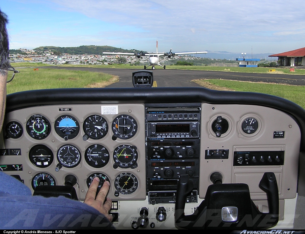 TI-AKU - Cessna R172K Hawk XP II - Aerotica Escuela de Aviación