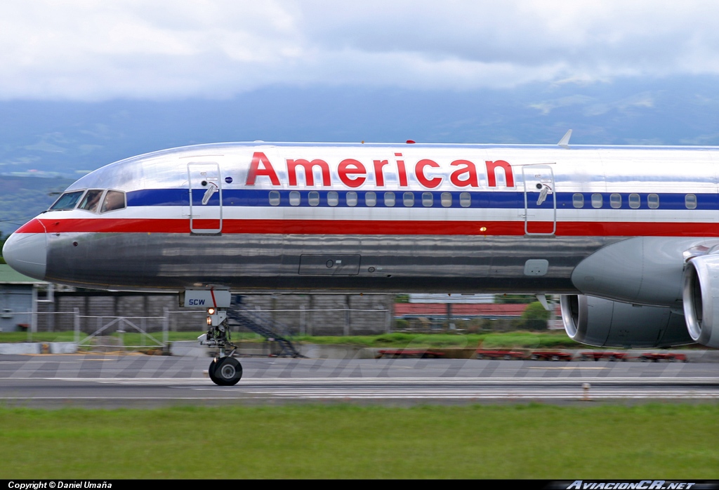 N672AA - Boeing 757-223 - American Airlines